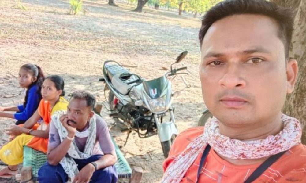 Scribe helps cop walk out of Naxal captivity