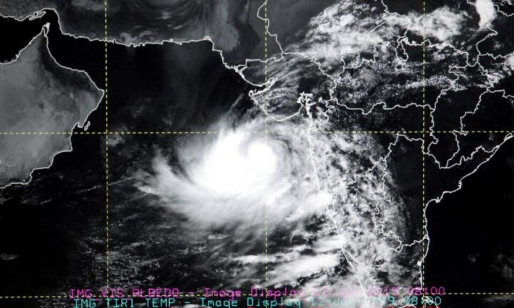 Now, Maharashtra & Gujarat gear up to face cyclone fury