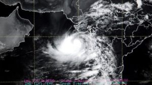 Now, Maharashtra & Gujarat gear up to face cyclone fury