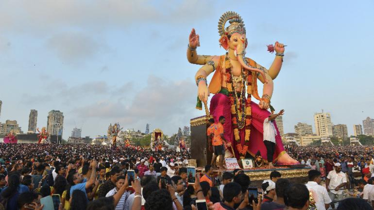 70-Foot Ganesh Idol from Khairatabad Immersed In Hussain Sagar