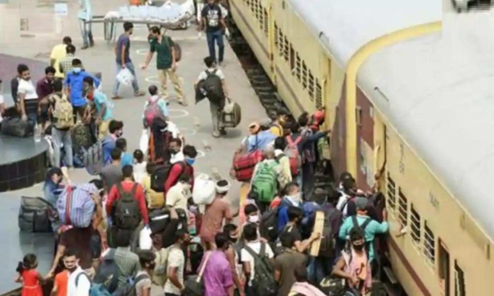 MUMBAI LOCAL TRAINS OPEN FROM 15 AUGUST TO FULLY VACCINATED PEOPLE