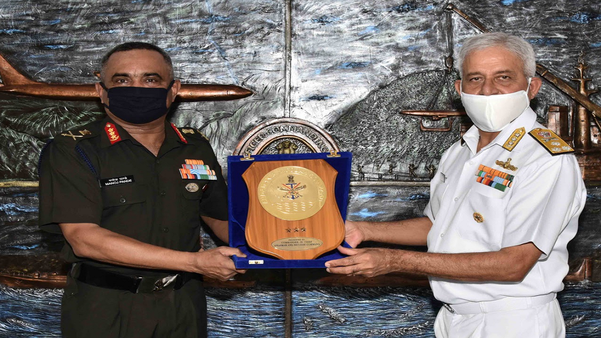 Lt Gen Manoj Pande visits Eastern Naval Command