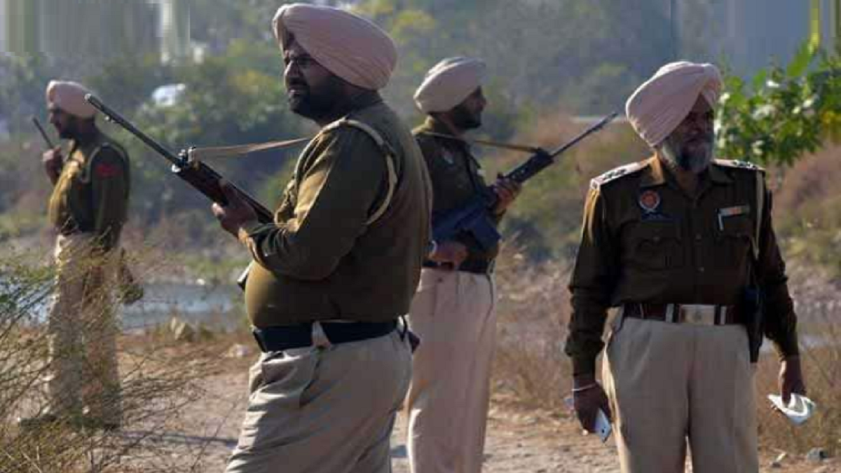 Punjab police, BSF nab 7 with 5.47kg heroin