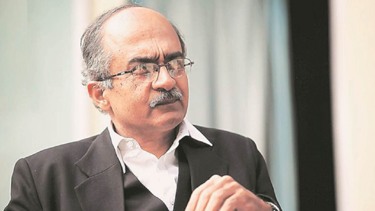 Prashant Bhushan deposits Re 1 fine in contempt case