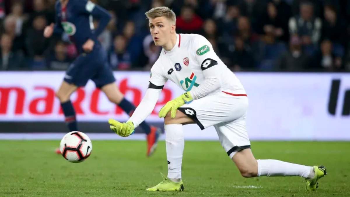 Arsenal confirms signing of goalkeeper Alex Runarsson