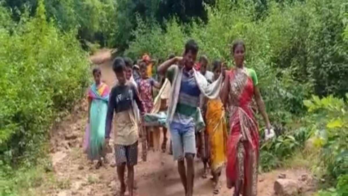 Andhra Pradesh villagers carry pregnant woman on cot for 9 km to hospital