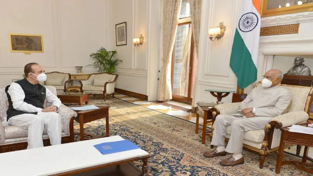 Azad meets President Kovind, urges him not to sign farm bills