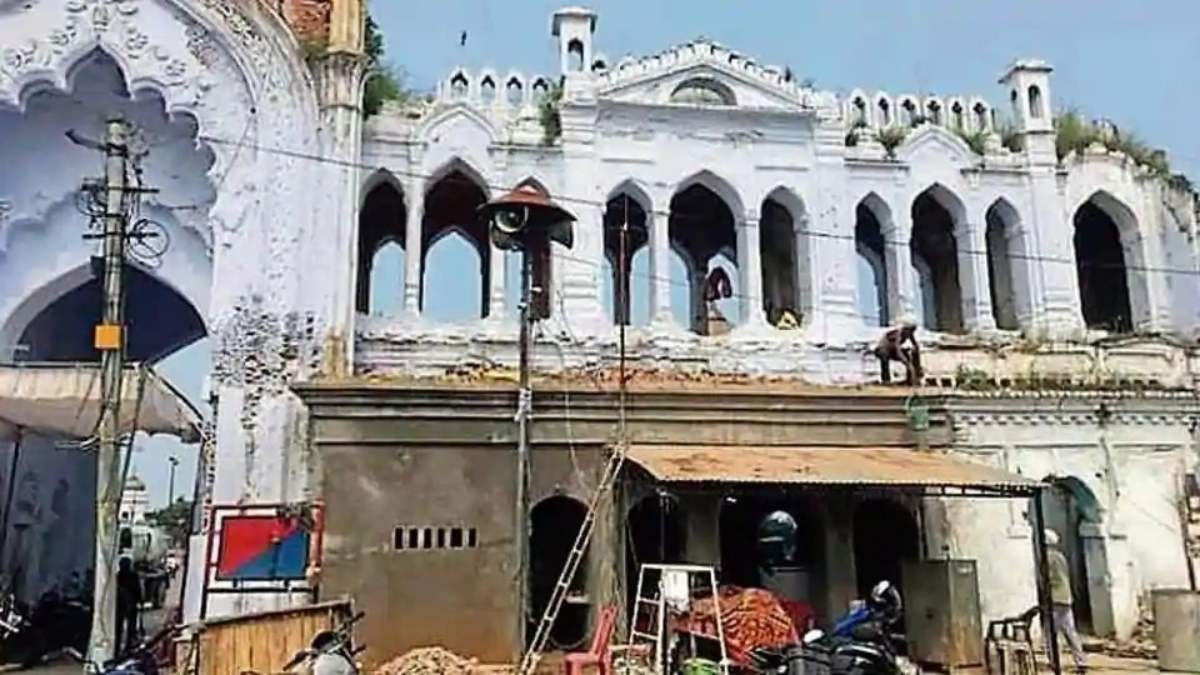 When the Facade of Lucknow’s iconic Chhota Imambara got ‘scarred’ by police