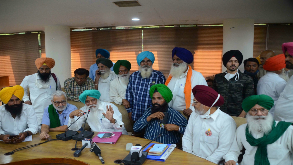 ﻿FARMER GROUPS IN PUNJAB LIFT BLOCKADE ON GOODS TRAINS TILL 5 NOV