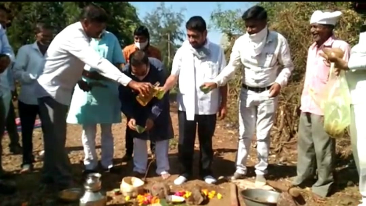 POLITICIANS PERFORM BHOOMI PUJAN WITH ALCOHOL IN ‘DRY’ GUJARAT