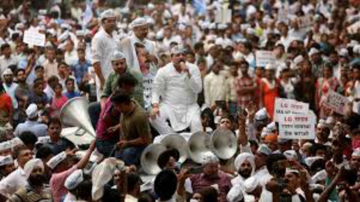 AAP stages ‘dharna’ outside Punjab Assembly, demands special session