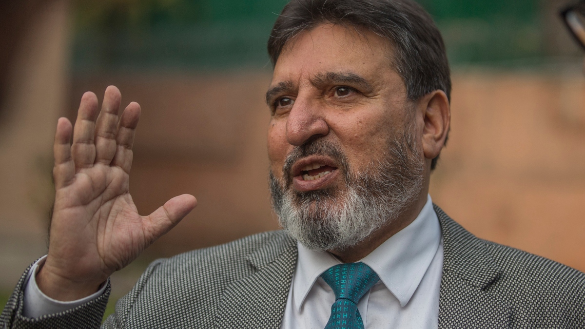 Apni Party’s Altaf Bukhari accuses Gupkar alliance of spreading lies