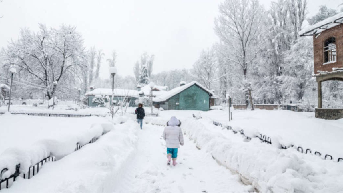 MERCURY DIPS FURTHER IN J&K AND LADAKH, PEOPLE TOLD TO STAY INDOORS