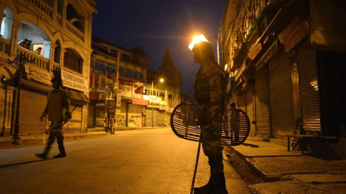 Night curfew in Maharashtra from Sunday; lockdown if health facilities fall short: CM