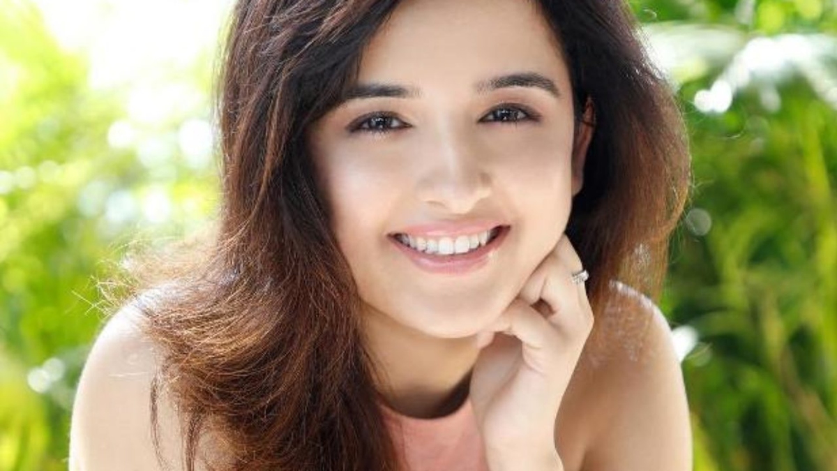 Shirley Setia  to make Telugu debut with Naga Shaurya