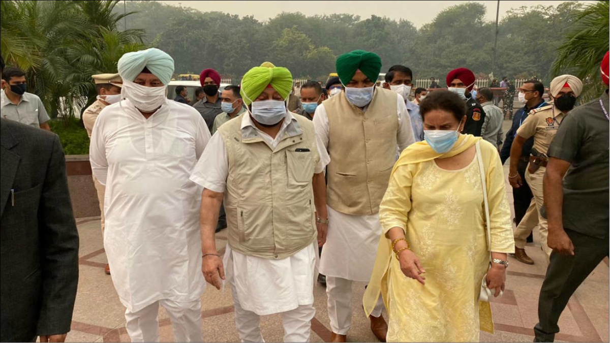 PUNJAB CM LEADS DHARNA IN DELHI, SLAMS CENTRE FOR ‘STEPMOTHERLY’ TREATMENT