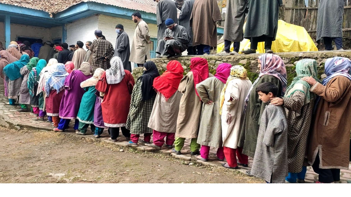 50% VOTING IN 4TH PHASE, NET SNAPPED IN S. KASHMIR