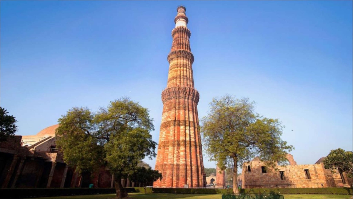 QUTUB MINAR SHOULD BE OPENED TO PEOPLE ONCE AGAIN