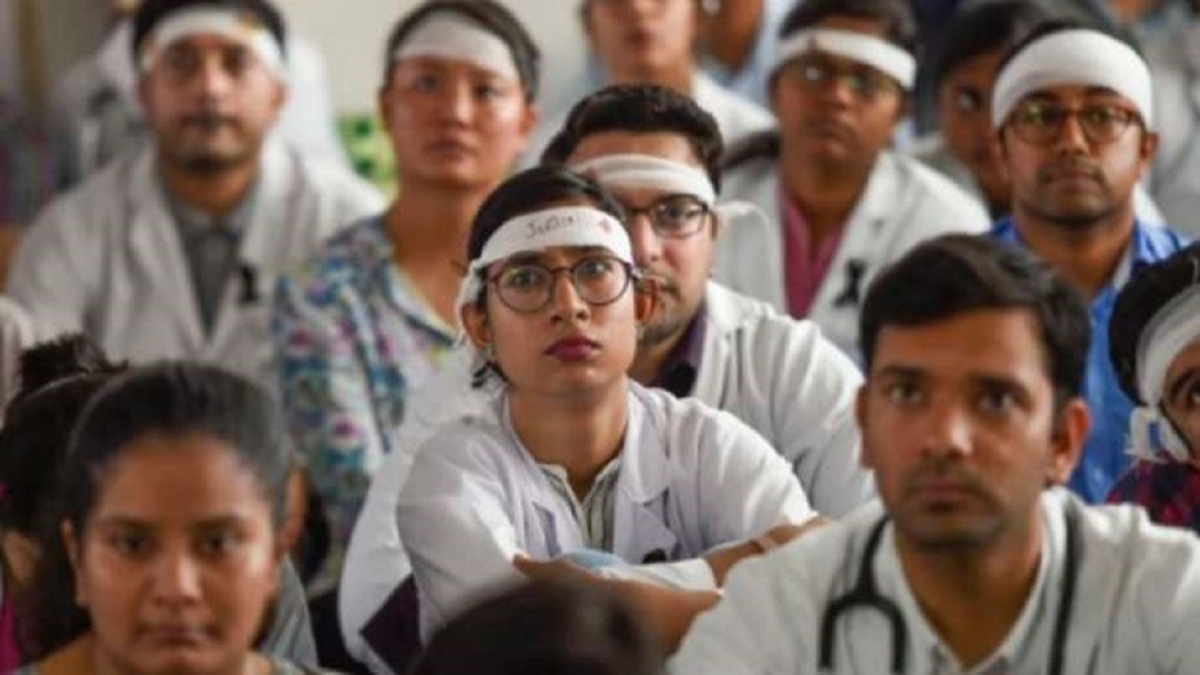 DELHI DOCTORS SUPPORT IMA PROTEST WITH BLACK RIBBONS