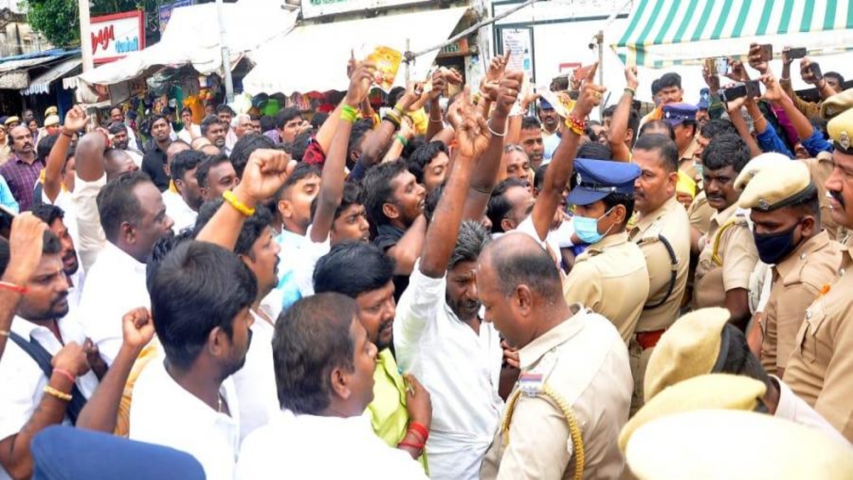 AIADMK-DMK cadres clash over CM’s 2G scam comment