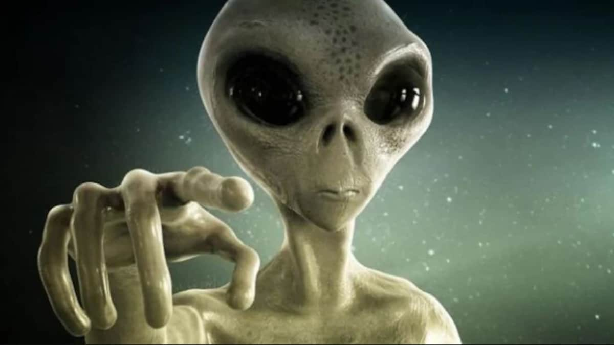 EX-ISRAELI SPACE CHIEF SAYS ALIENS EXIST AND TRUMP KNOWS ABOUT THEM