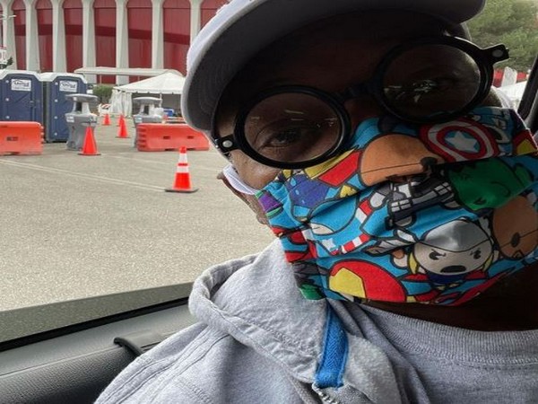 Samuel L. Jackson sports ‘Avengers’ mask while receiving COVID-19 vaccine dose