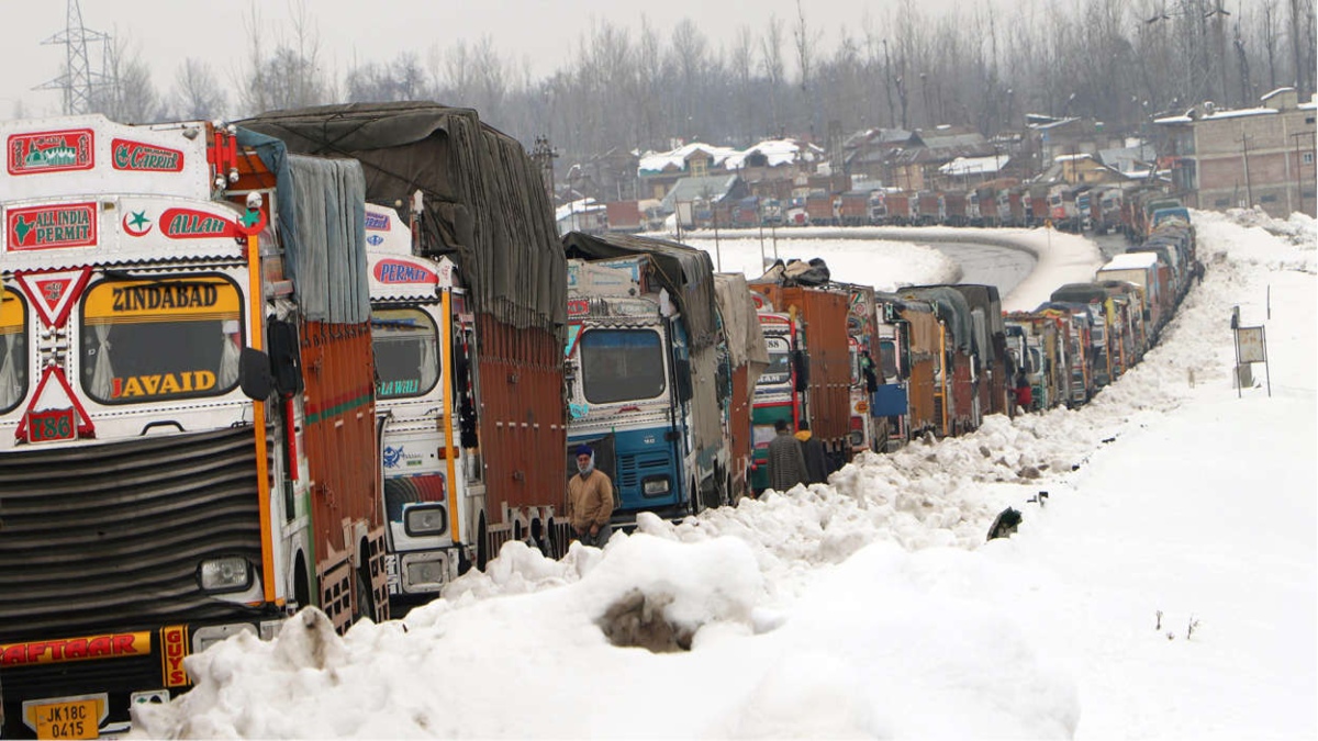 Highway to remain closed for another 5 days, Kashmir cut off