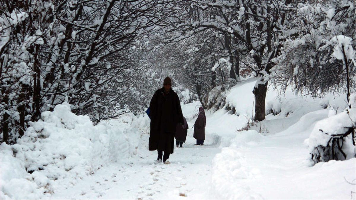 Amid snowfall, Met predicts J&K weather to worsen further