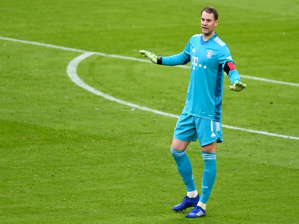 Neuer scripts Bundesliga record as Bayern Munich defeat Schalke