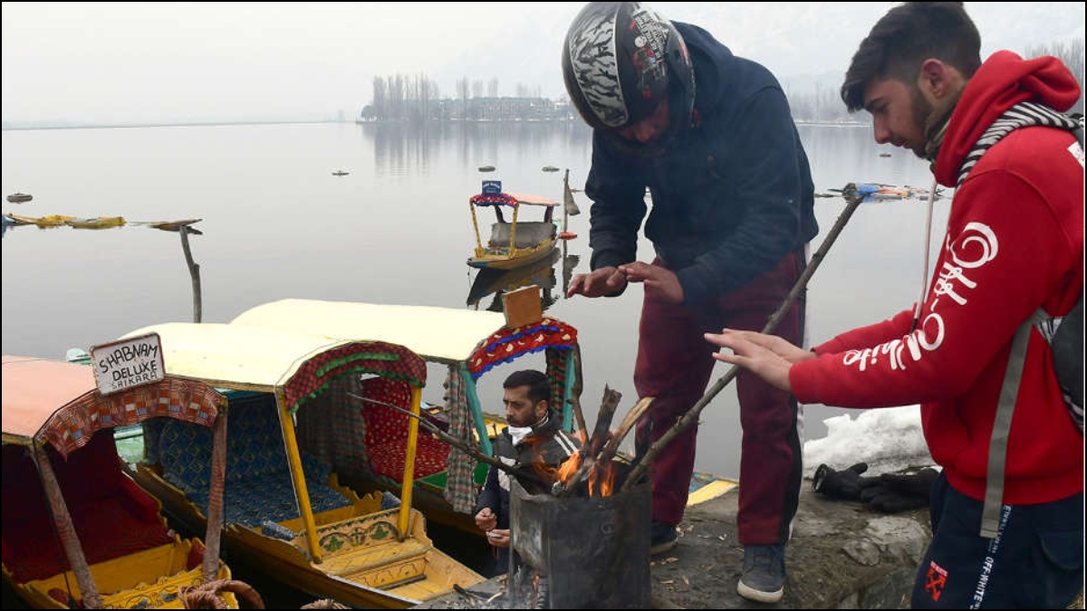 As mercury falls below freezing point, Kashmiris with chest problems have nowhere to go