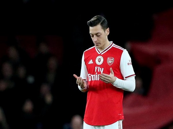 Ozil leaves Arsenal, joins Turkish club Fenerbahce