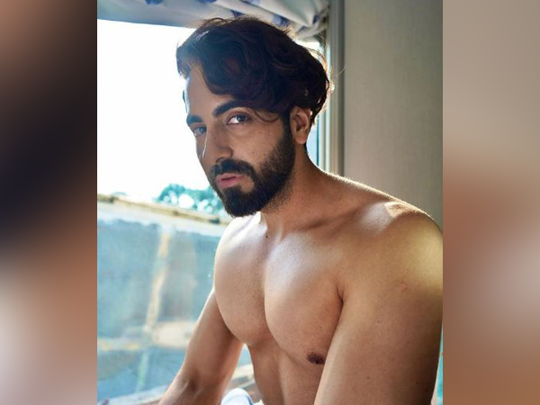 Ayushmann Khurrana offers piece of advice, shares stunning shirtless picture