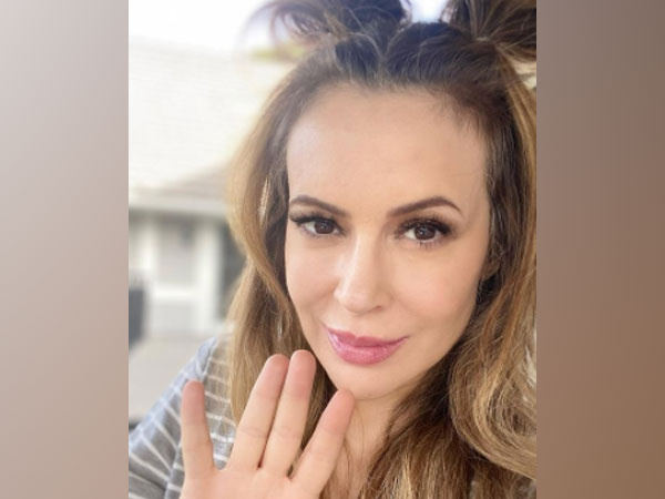 Alyssa Milano to star in Netflix adaptation of Nora Roberts novel ‘Brazen Virtue’