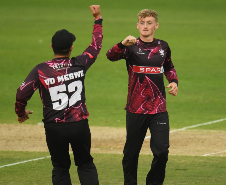 Lewis Goldsworthy extends contract with Somerset until 2023