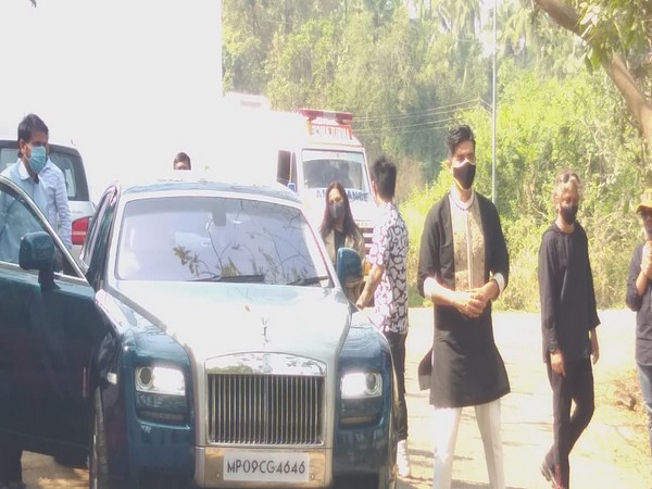 Manish Malhotra, Kunal Kohli spotted at Varun Dhawan, Natasha Dalal’s wedding venue