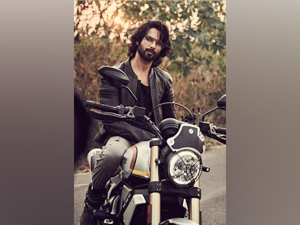 Shahid Kapoor treats fans to steaming shirtless picture from Goa trip