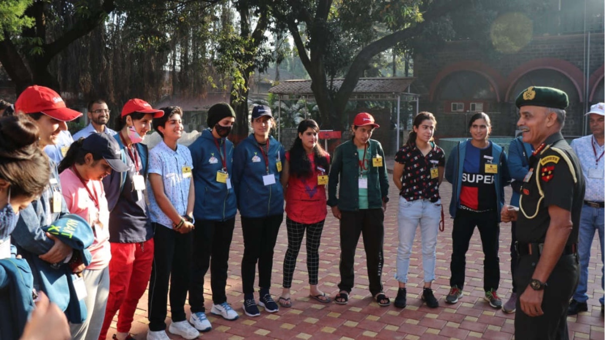 Kashmir women cricket team visits ﻿Southern Command in Pune