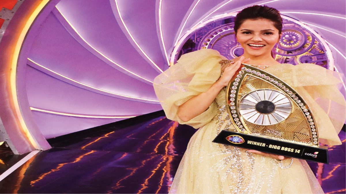 RUBINA LIFTS THE TROPHY OF BIGG BOSS 14