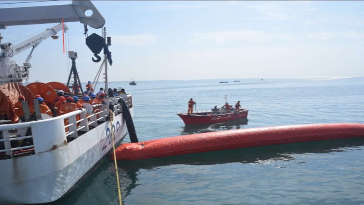 COAST GUARD CONDUCTS POLLUTION RESPONSE MOCK DRILL IN PORBANDAR