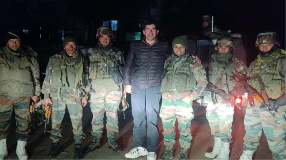 BRITISH NATIONAL RESCUED BY ARMY IN KASHMIR’S SNOW-BOUND GULMARG