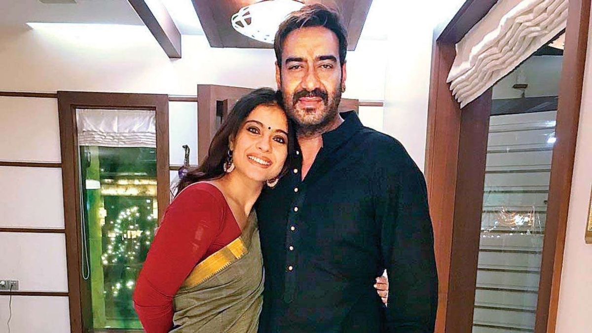 Ajay Devgn receives an award in the National Film Award, Kajol shares pic