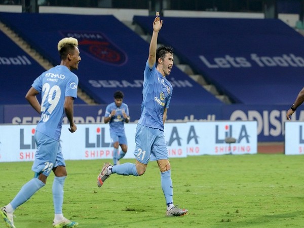 ISL 7: Mumbai decimate Odisha to set up exciting League Shield clash against Bagan