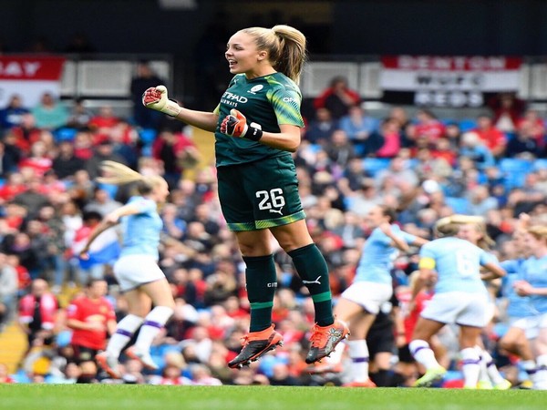 Ellie Roebuck signs new three-year deal with Man City