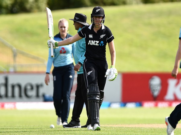 Satterthwaite’s century powers New Zealand women to 7-wicket win over England