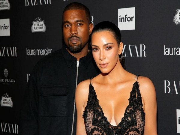 Despite Kim Kardashian’s divorce plans, Kanye West is still wearing his wedding ring