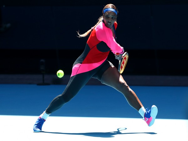 Australian Open: Serena Williams cruises into fourth round with 90th win