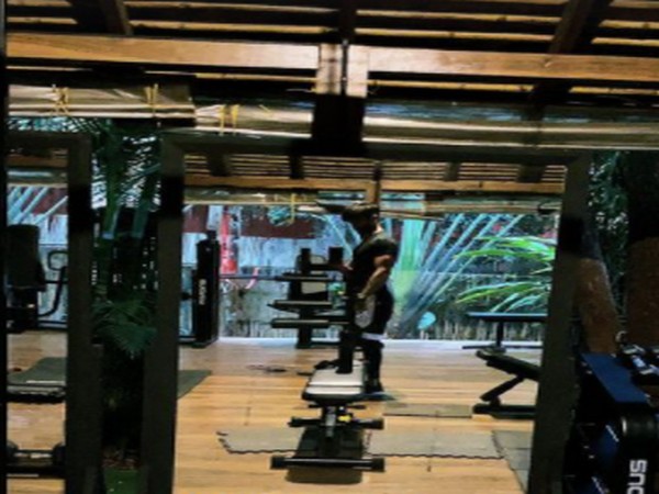 Shahid Kapoor sets fitness goals as he sweats it out in the gym