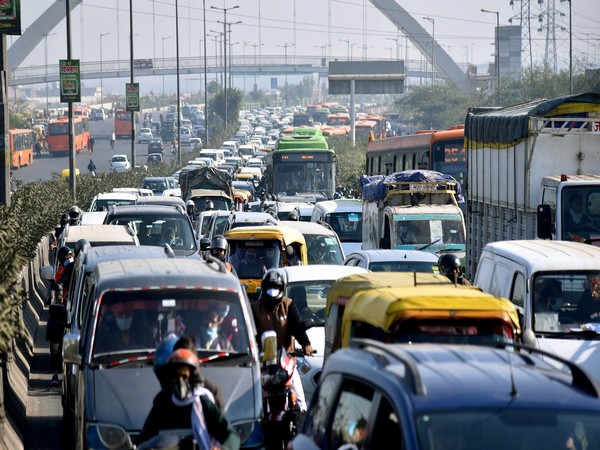 Traffic police issues advisory for IIT Delhi to Nehru Place carriageway