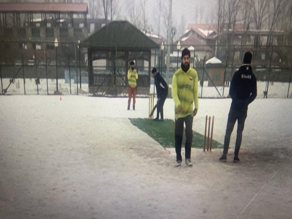 First-ever cricket championship on snow organised in Srinagar