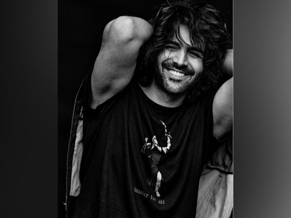 Kartik Aaryan shares stunning picture, asks fans if he can feature in hair, toothpaste ad